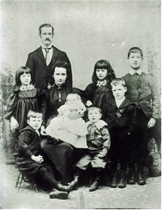 Formal family photograph from the 1900s